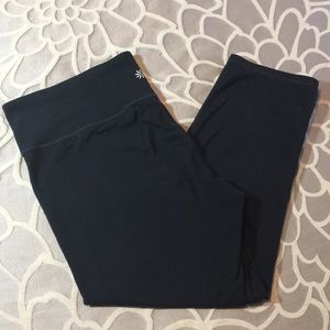 Athleta Black XLT Capris cropped athletic pants
